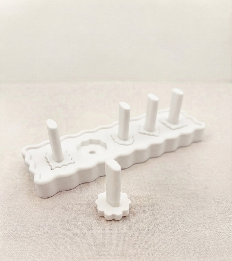 PRESS ON NAIL STAND 06W